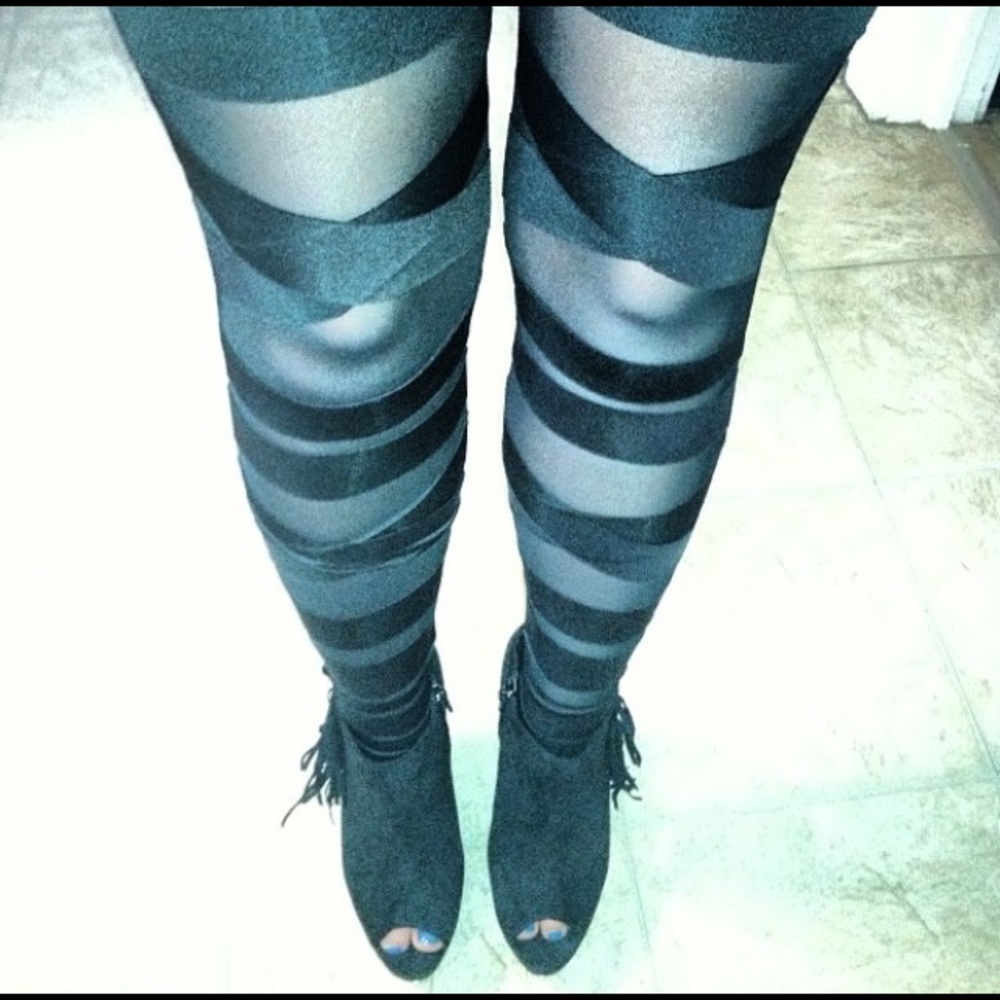 Criss cross sheer leggings