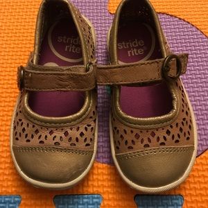 Stride rite tan poppy Mary Janes shoes