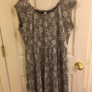 Size XL black and white flower pattern dress