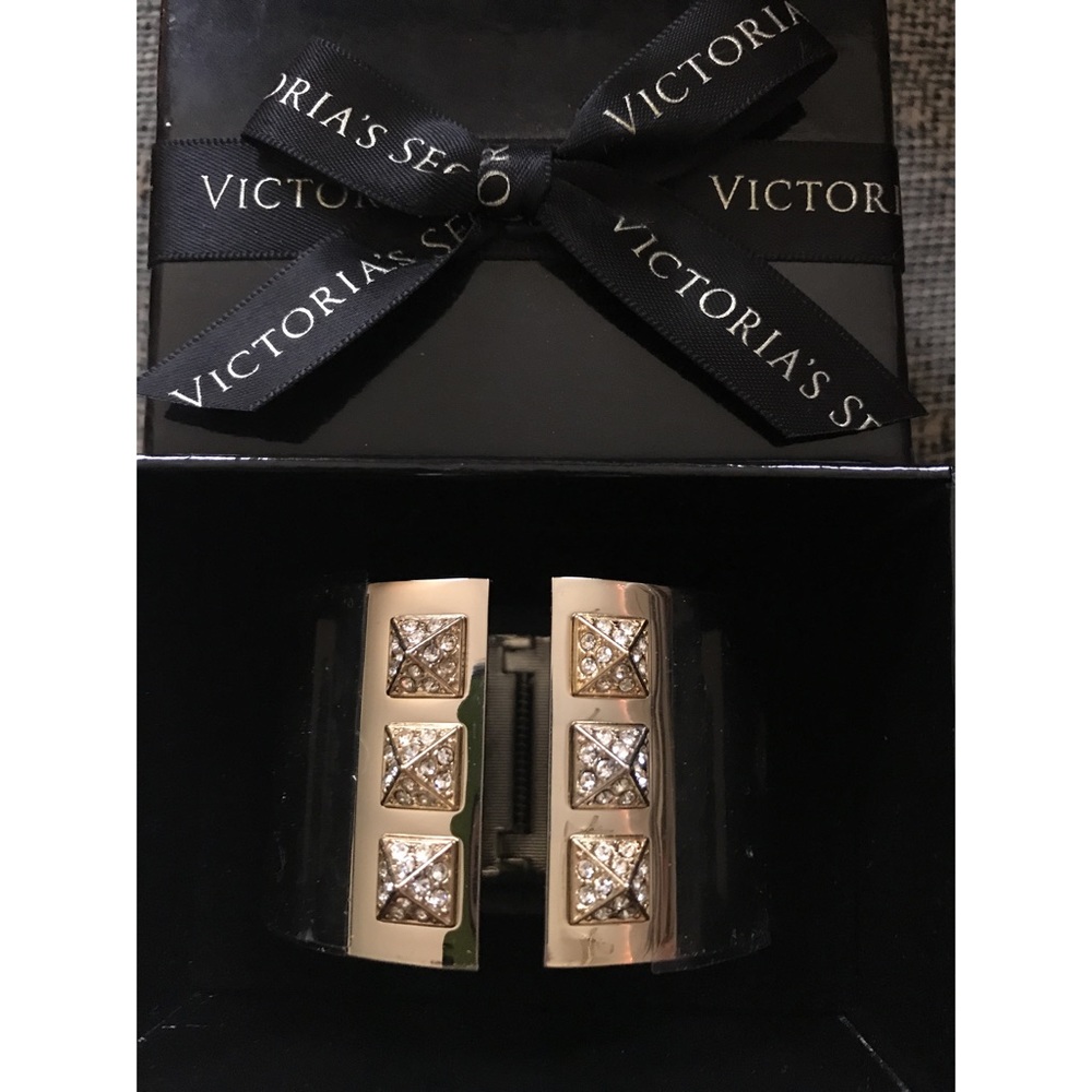 • NWT Victoria's Secret Bangle Bracelet •