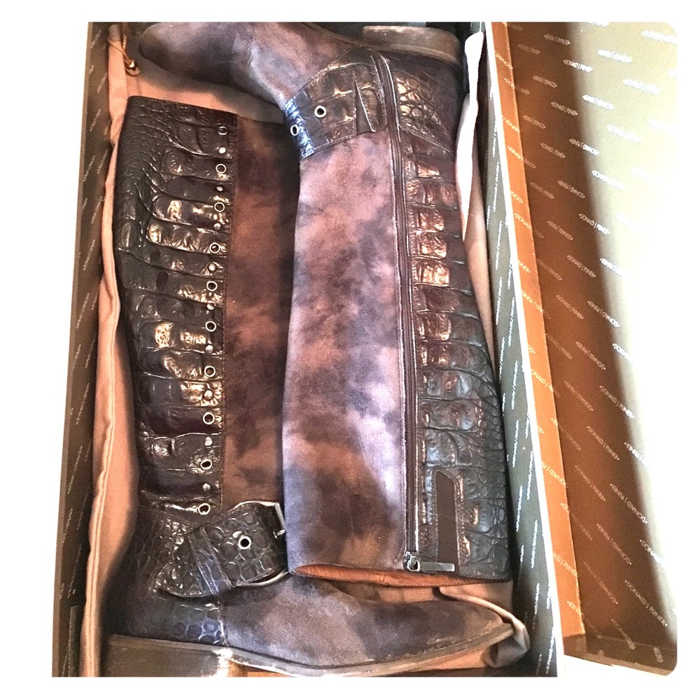 7.5 Donald Pliner tall Brown zip up Boots
