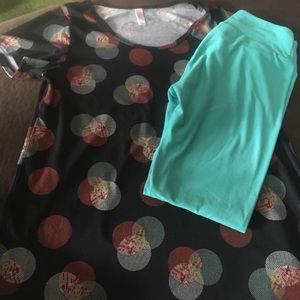 Lularoe xs classic tee and os legging outfit