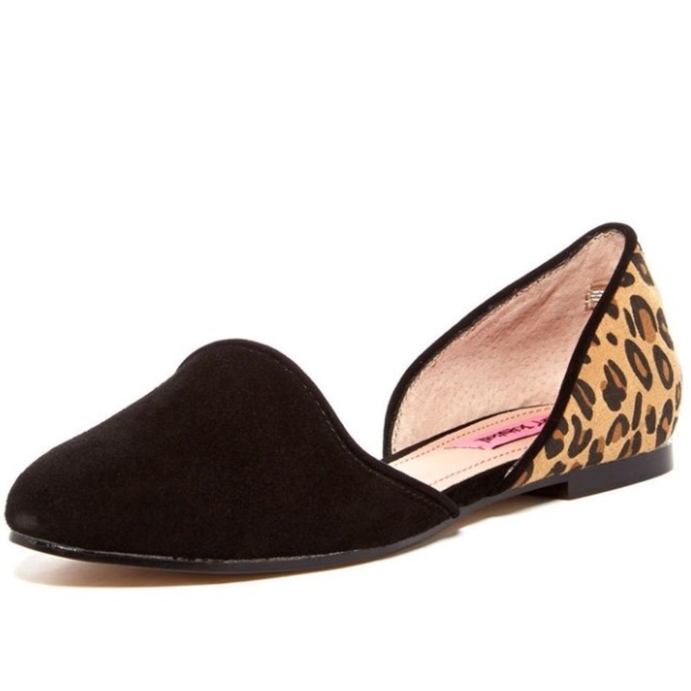 Betsey Johnson leopard flat