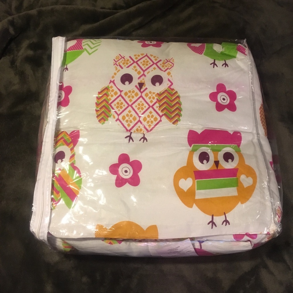 New. Comforter- King Size -96" X 84".