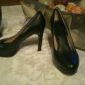 Black platform Banana Republic pumps