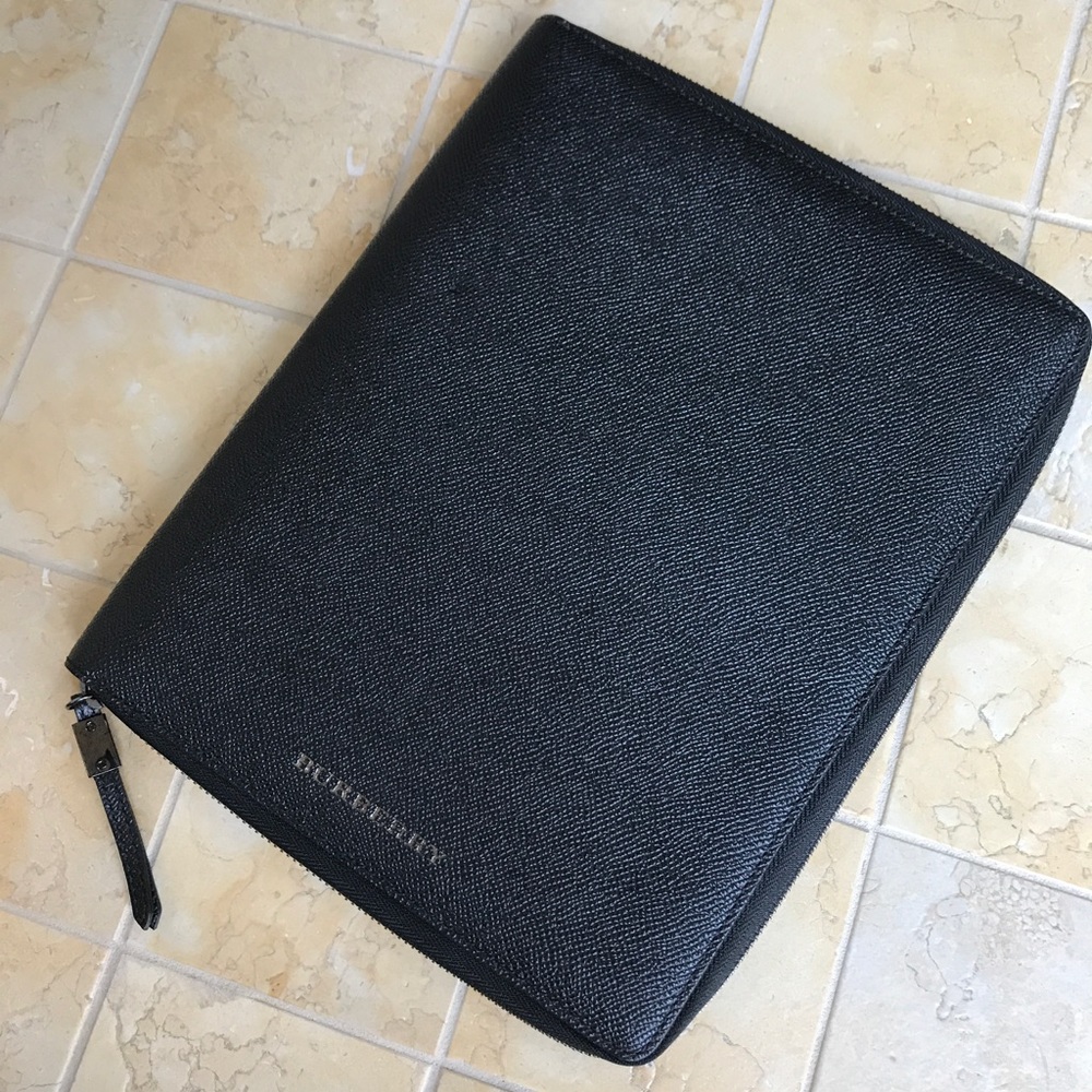 💯% real Burberry iPad case & Burberry dust bag