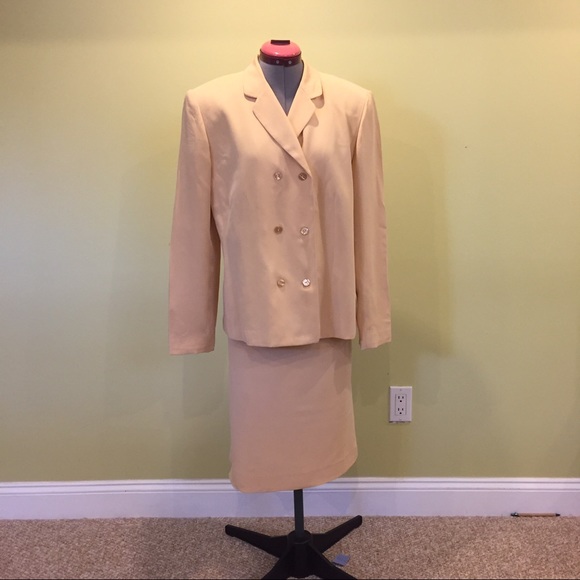 Women Suit - Picture 5 of 10