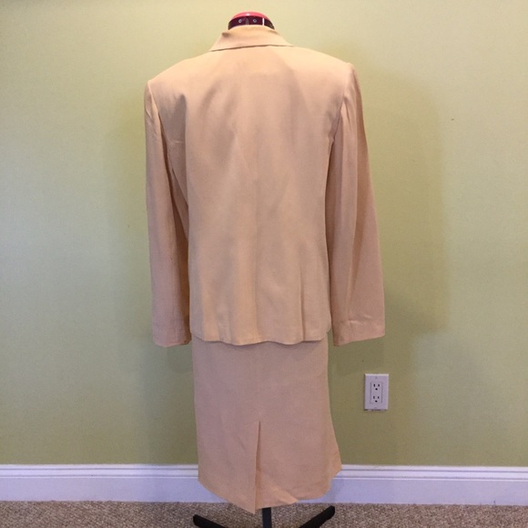 Women Suit - Picture 6 of 10