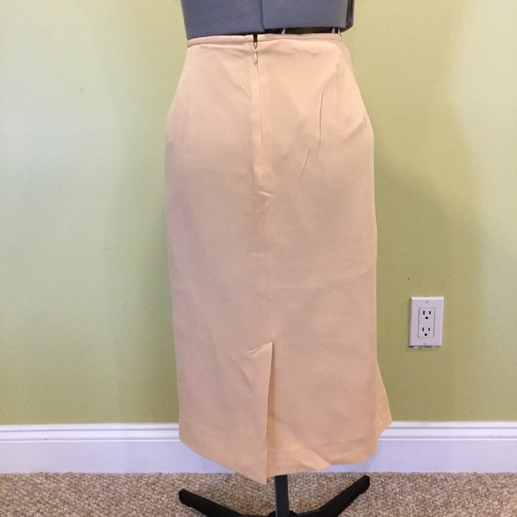 Women Suit - Picture 8 of 10