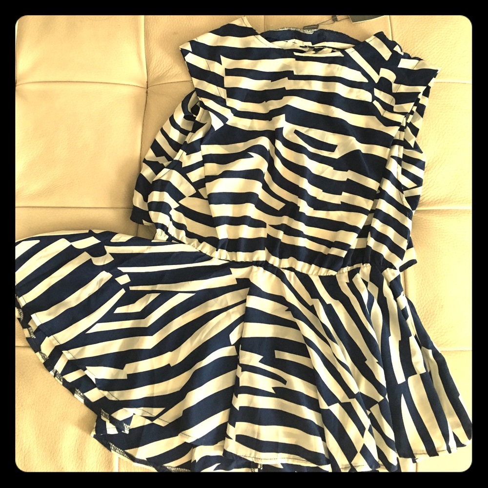 Gracia white +navy blue blouse