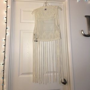 Sleeveless kimono with lace detail.