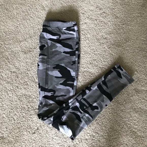 Open Knee Cameo Leggings - Picture 3 of 4