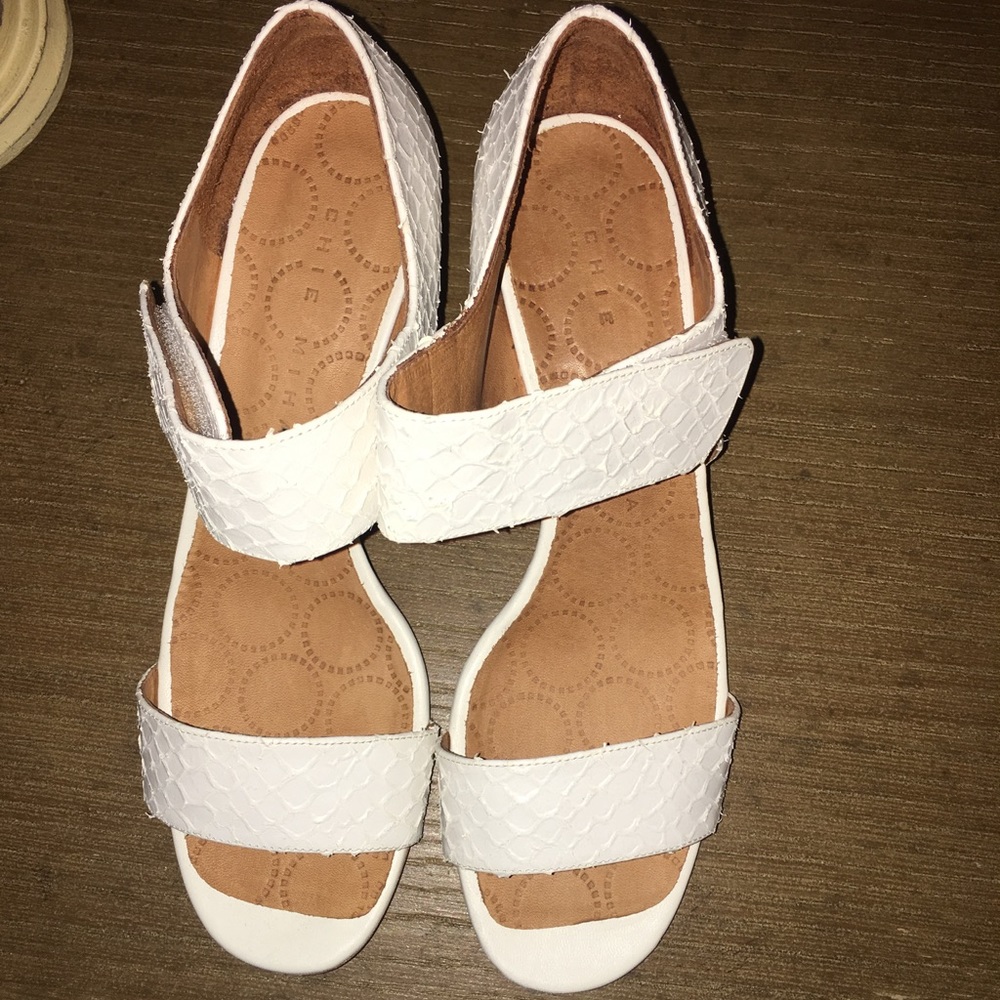 Chie Mihara White sandals