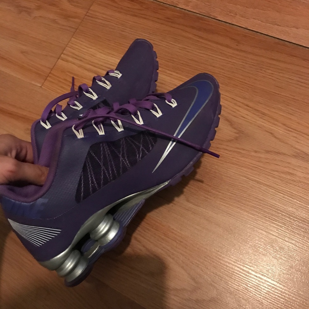 Size 6 purple Nike shocks