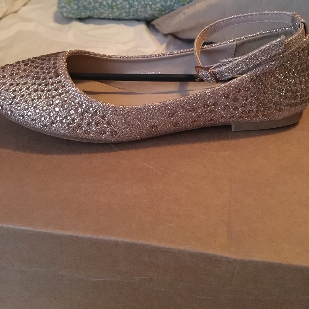 Shoes - Picture 2 of 4