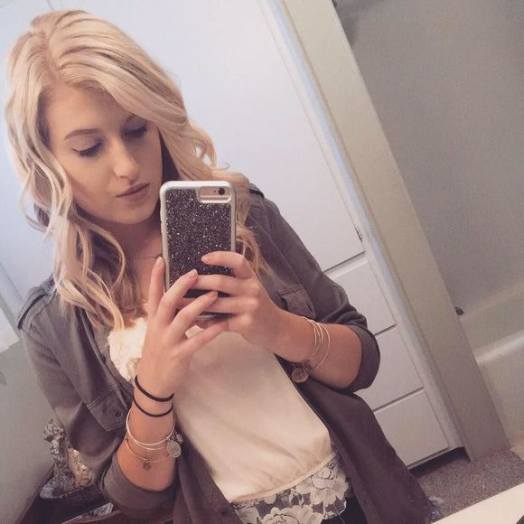 Meet your Posher, Amanda - Picture 1 of 1