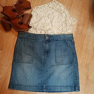 Loft skirt Nwot 😍😍