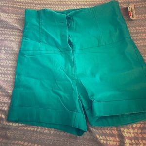 Hot waisted shorts in Aqua color
