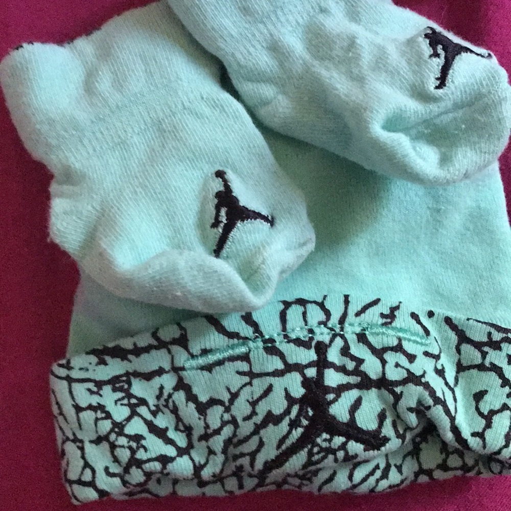 0-3 months baby Jordan hat and matching booties