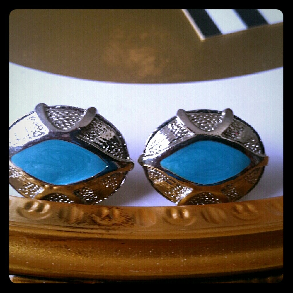 ☆ 6 /$16 Vintage enamel eye Silver earrings