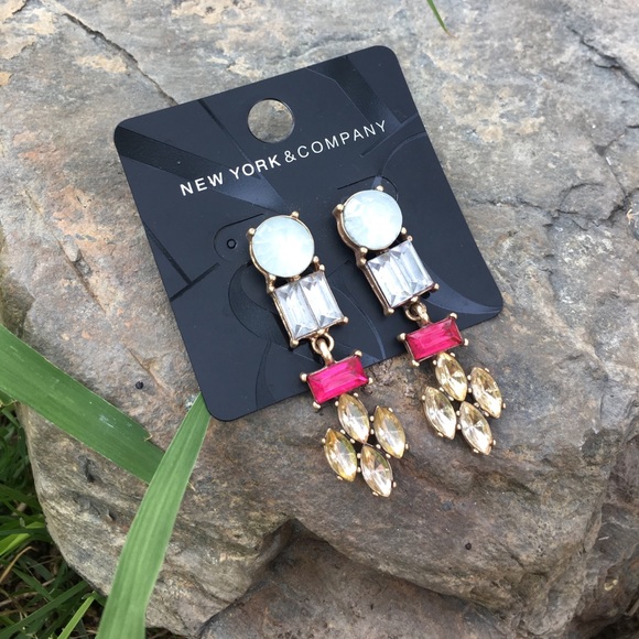 SOLD:New York & Company Statement EarringsπΈπ - Picture 3 of 4