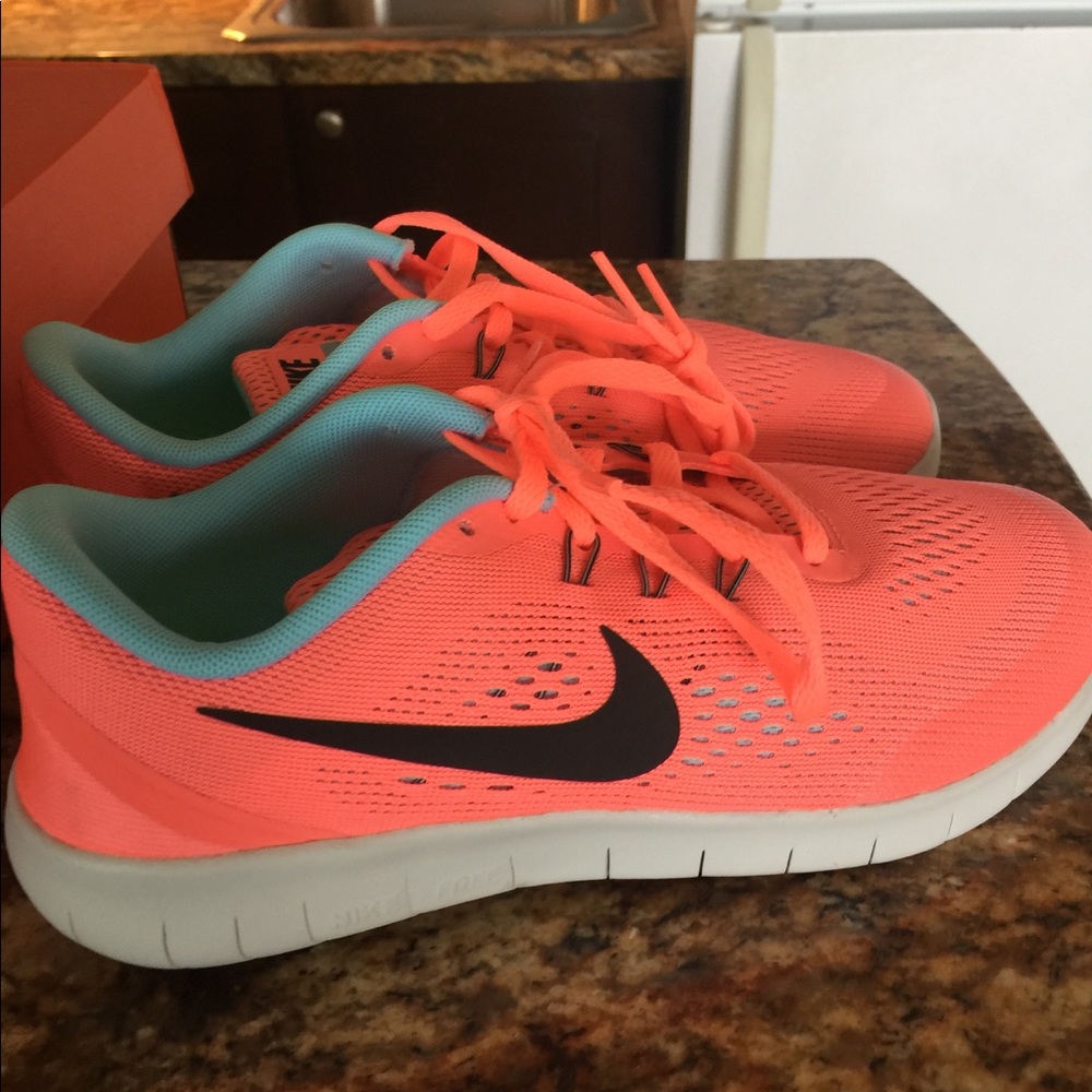 Nike free run - comparable to a womens 7 1/2