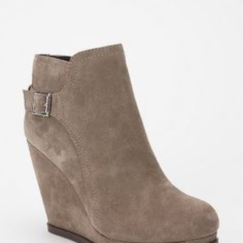 Dolce Vita Penn wedge Bootie 7.5