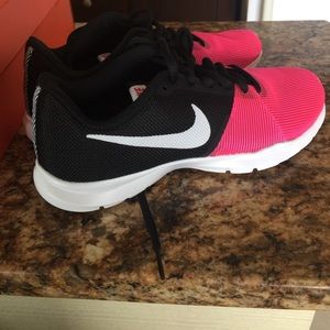 Nike flex 2017 rn- Comparable to a woman seven