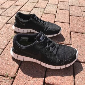 Black Nike Free Runs