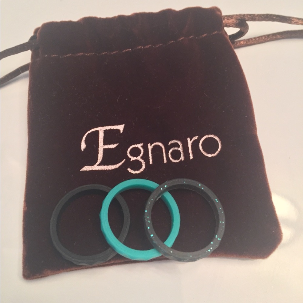 Sz 7 women's silicone rings- NWT