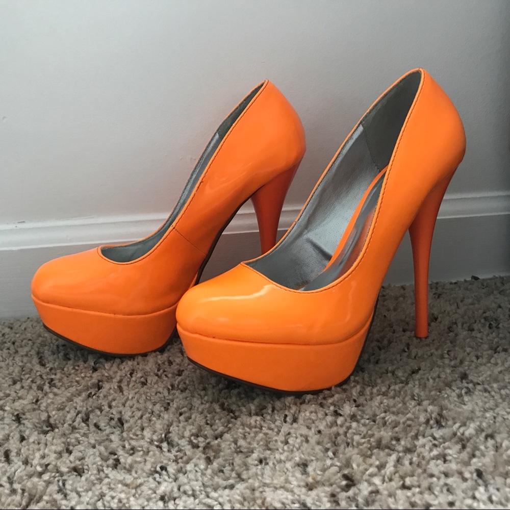 NEW ! HOT orange pumps