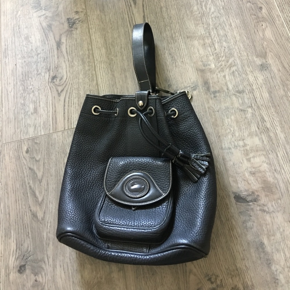 Dooney & Bourke sling/backpack