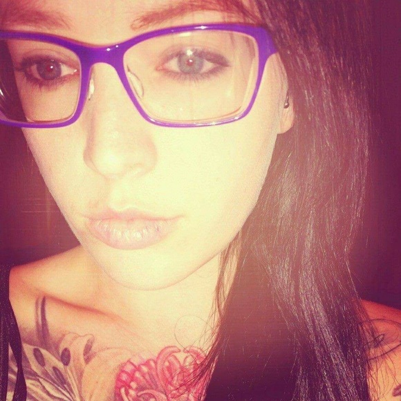 Meet your Posher, Caroline - Picture 2 of 2