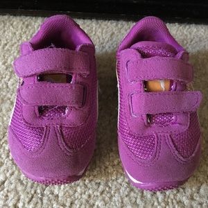 Toddler girl fuschia Puma sneakers