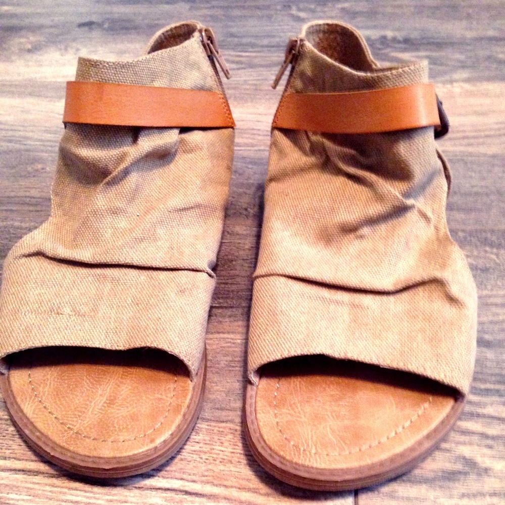 Blowfish Sandals size 9