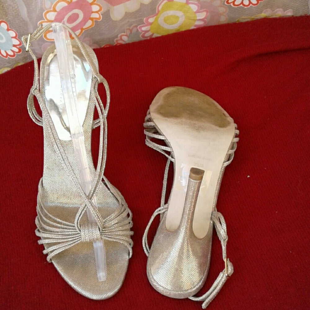 GUESS GOLD METALLIC "HUTTON" SLINGBACK HEELS - Picture 5 of 5