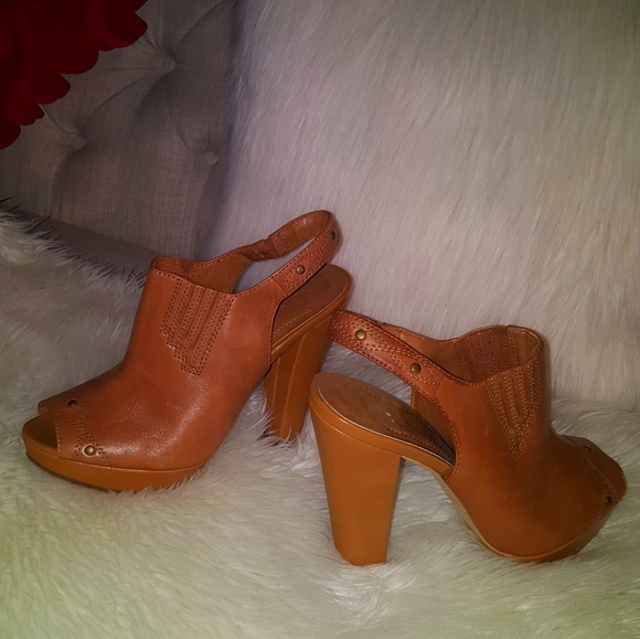 BCBGeNeratioN Gorgeous PLatFoRMs~ NWOT - Picture 2 of 2