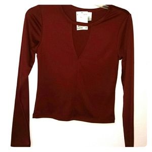 Semi crop top. Long sleeve shirt