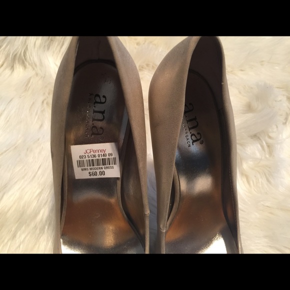 High Heels - Picture 2 of 2