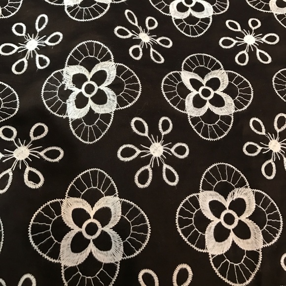 Brown short a-line skirt with white embroidery - Picture 2 of 4