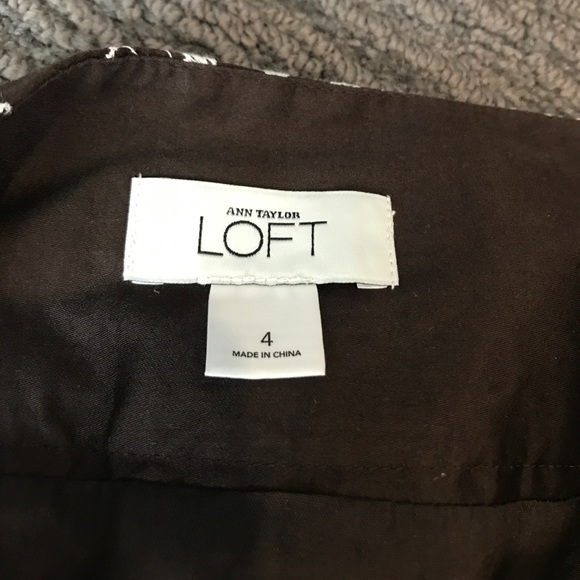 Brown short a-line skirt with white embroidery - Picture 3 of 4