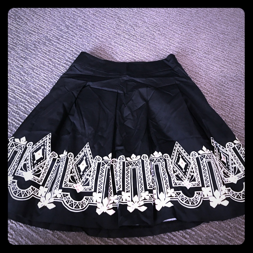 Black and white box pleat skirt