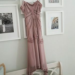 HP🎉Gorgeous tea length blush beaded dress