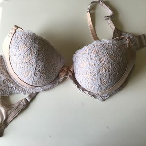 Cream and white lace aerie bra