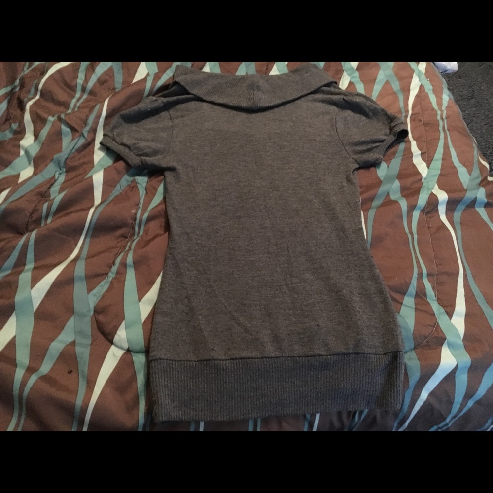 Adorable Fall Top! ๐ - Picture 2 of 3