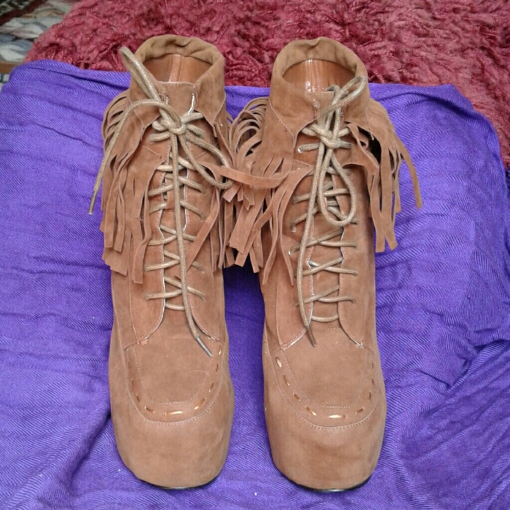 URBANOG LEAH-98 FRINGED LACE UP PLATFORM BOOTIE