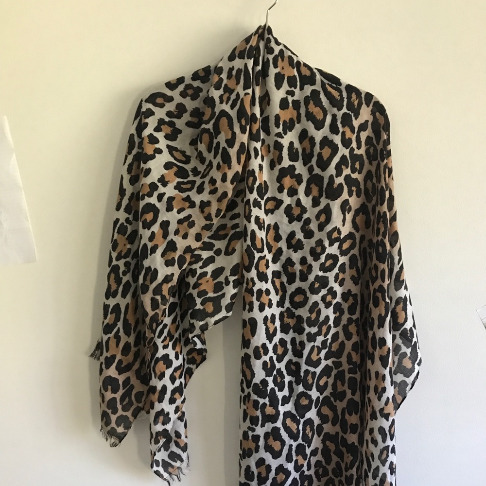H&M Leopard Print Scarf