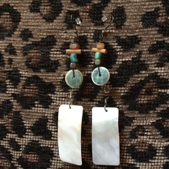 Two pair earrings. - Picture 2 of 5