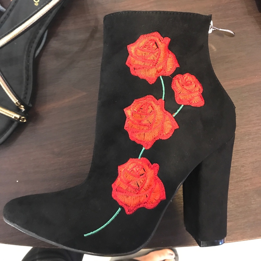 Boots with roses