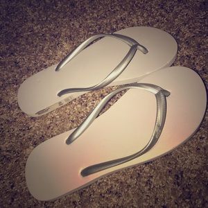 Hollister flip flops new